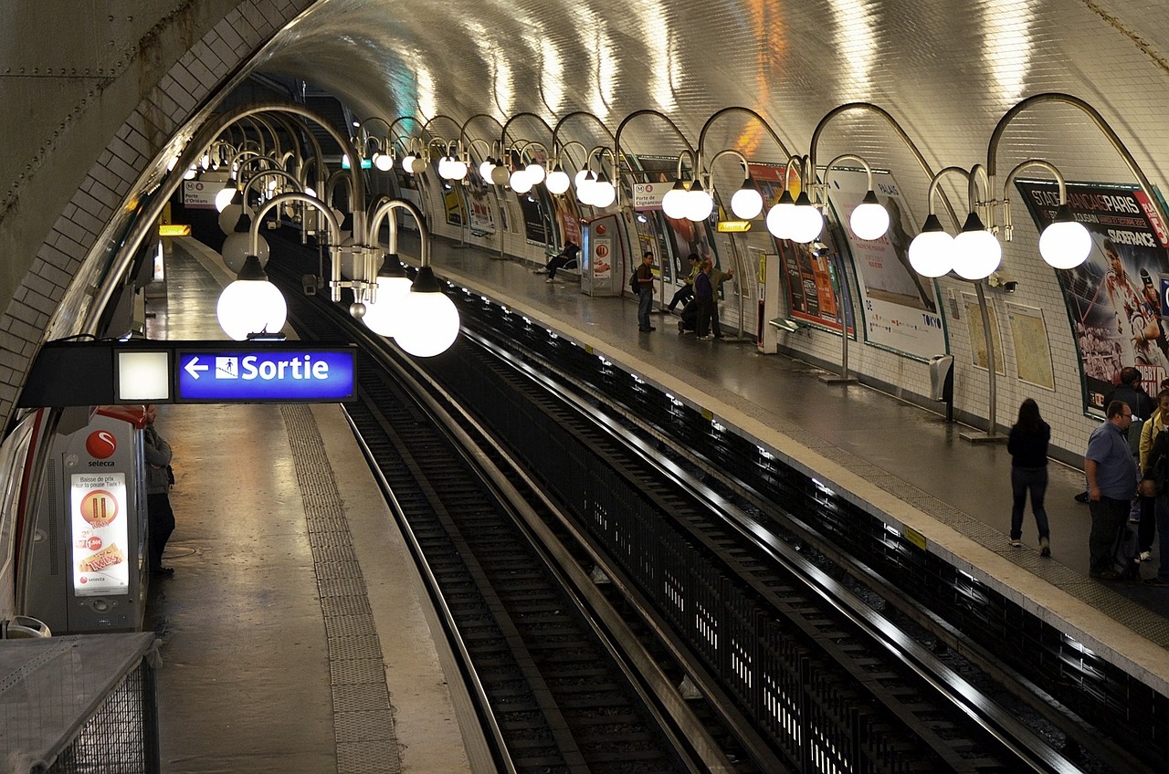 U – Bahn Transit Metro  Frankreich Paris